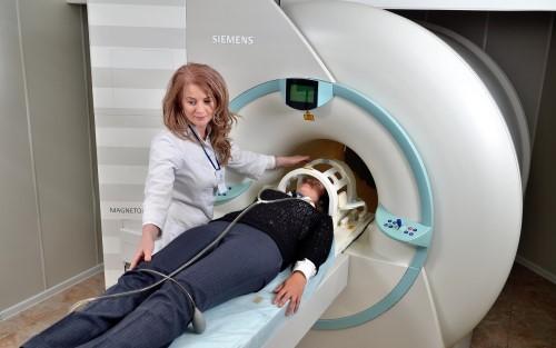как проводится МР-ангиография сосудов головного мозга и сосудов шеи